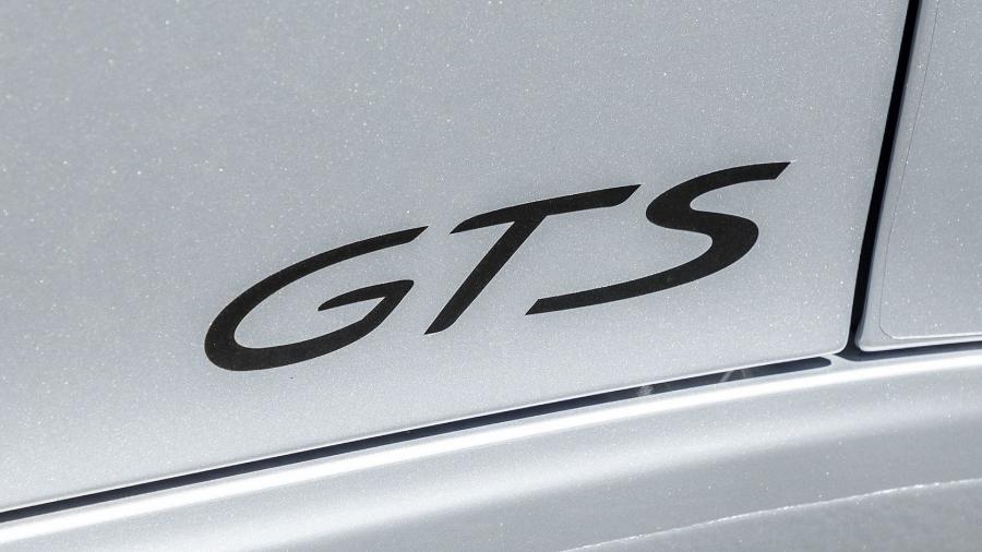 Логотип Porsche 911 Carrera GTS Coupe 2017 года  (WW) (фото 43 из 44)